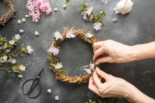 Join Home Instead for Spring Wreath Decorating in Pittsfield, MA