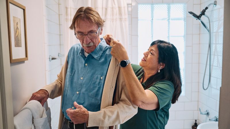 Home Instead caregiver with senior client in Newhall, CA